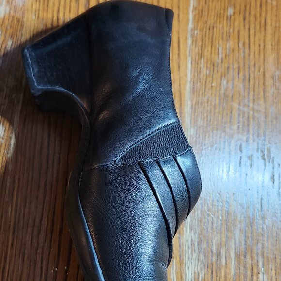 Clarks Everyday Black low heel pumps - Picture 3 of 4